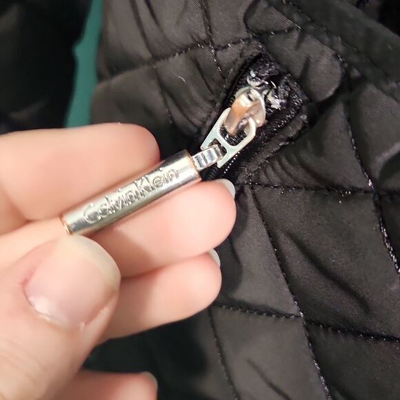 Calvin Klein Diamond Quilted Jacket Removable Hood Breathable Size Small…
Lot L - Picture 3 of 8